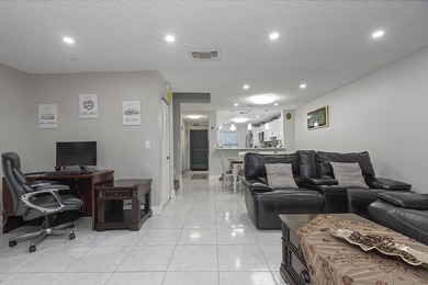 Spacious and well-maintained 3-bedroom, 2.5-bath townhouse - photo 17