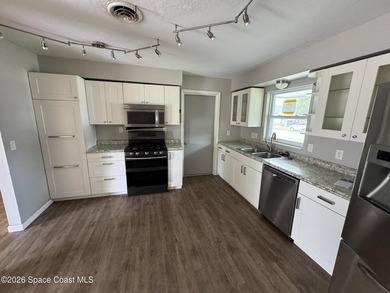 No HOA! Enjoy a light and bright interior with a fully fenced - photo 7