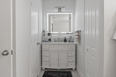 Spacious and well-maintained 3-bedroom, 2.5-bath townhouse - photo 22