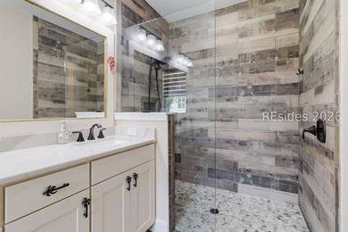 This breathtaking Parrot model on a unique oversized homesite is - photo 25