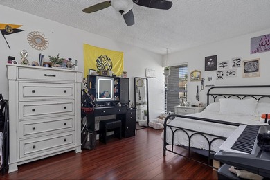Spacious and well-maintained 3-bedroom, 2.5-bath townhouse - photo 25