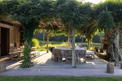 Located in the heart of Bridgehampton South, just over a mile - photo 16