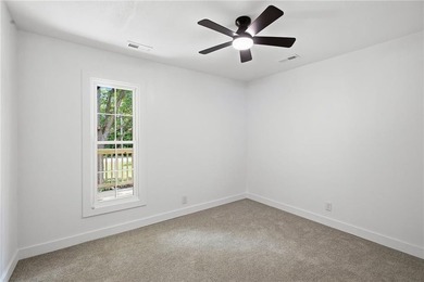 Move right into this beautifully renovated 4-bedroom, 2-bath - photo 25