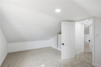 Move right into this beautifully renovated 4-bedroom, 2-bath - photo 37