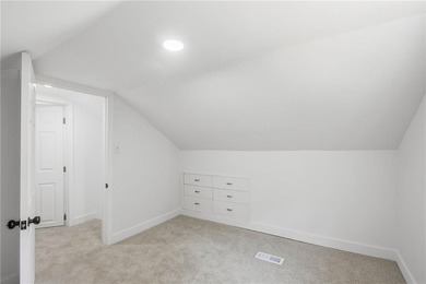 Move right into this beautifully renovated 4-bedroom, 2-bath - photo 38