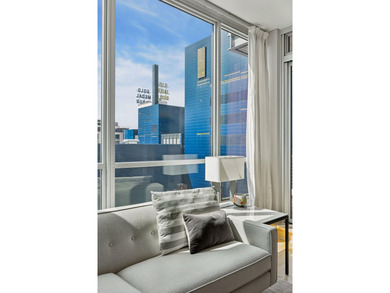 Refined urban living in one of the most coveted boutique - photo 4