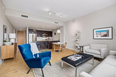 Refined urban living in one of the most coveted boutique - photo 8