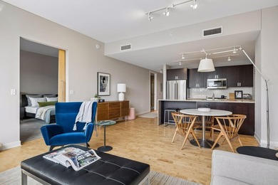 Refined urban living in one of the most coveted boutique - photo 10