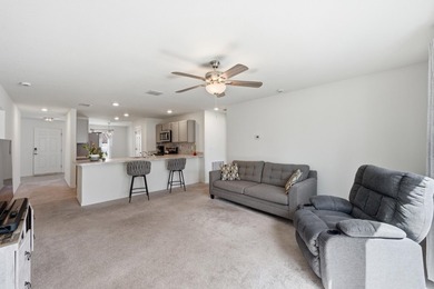 MOVE IN READY POOL HOME! BRING OFFERS! Why wait to build? Enjoy - photo 15