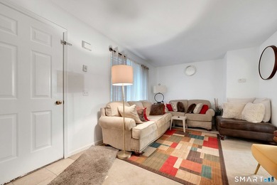 20 Hanover St. #A features a well-maintained traditional - photo 9