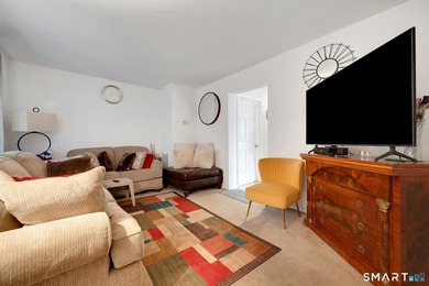 20 Hanover St. #A features a well-maintained traditional - photo 10