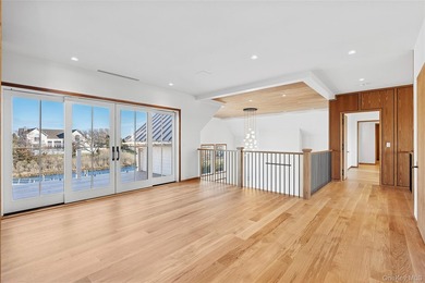 Private dockage with direct bay access. Waterfront estate just - photo 24