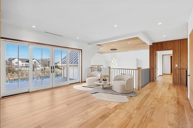 Private dockage with direct bay access. Waterfront estate just - photo 25
