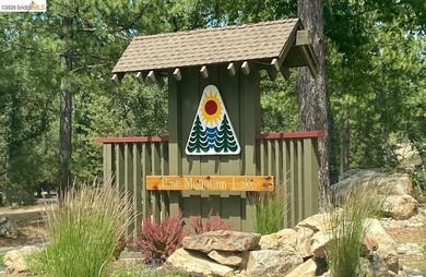 Townhome living on the golf course! Nestled within the gated