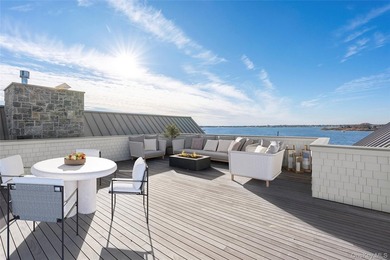 Private dockage with direct bay access. Waterfront estate just - photo 33