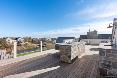 Private dockage with direct bay access. Waterfront estate just - photo 34