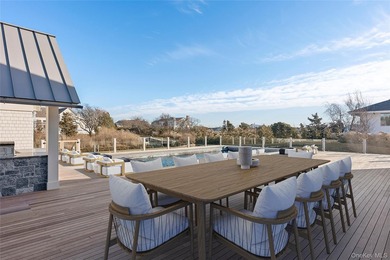 Private dockage with direct bay access. Waterfront estate just - photo 36