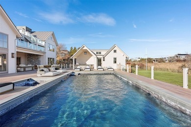 Private dockage with direct bay access. Waterfront estate just - photo 37