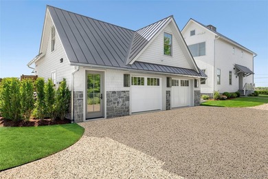 Private dockage with direct bay access. Waterfront estate just - photo 40