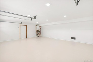 Private dockage with direct bay access. Waterfront estate just - photo 42