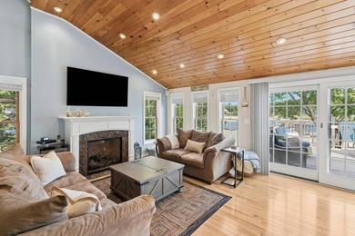 Rarely does a waterfront property come on the market in this - photo 8