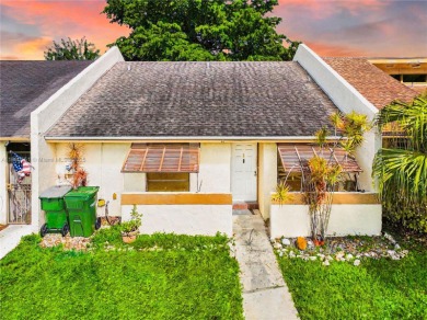 (private lake, pond, creek) Townhome/Townhouse Sale Pending in Homestead Florida