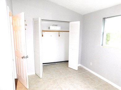 Welcome to this charming three-bedroom, one-bathroom - photo 12