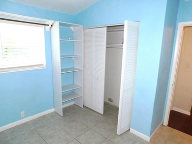 Welcome to this charming three-bedroom, one-bathroom - photo 14
