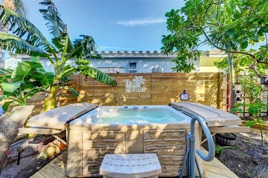 Only two blocks from the beach, this well established resort and - photo 14