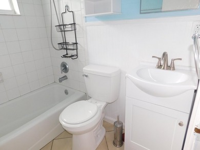 Welcome to this charming three-bedroom, one-bathroom - photo 15