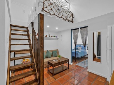 Only two blocks from the beach, this well established resort and - photo 16