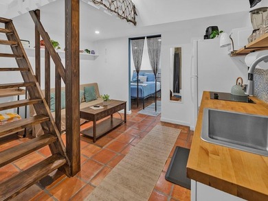 Only two blocks from the beach, this well established resort and - photo 17