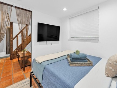 Only two blocks from the beach, this well established resort and - photo 19