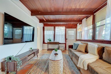Only two blocks from the beach, this well established resort and - photo 22