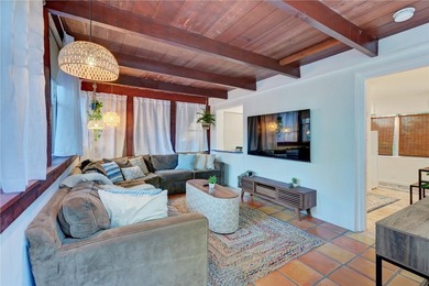 Only two blocks from the beach, this well established resort and - photo 23