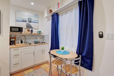 Only two blocks from the beach, this well established resort and - photo 26