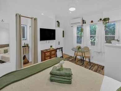 Only two blocks from the beach, this well established resort and - photo 46