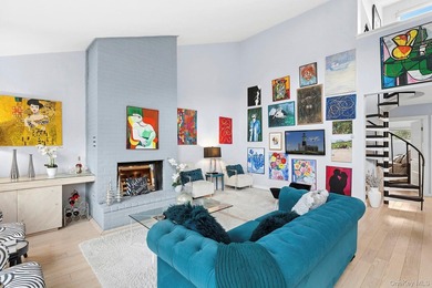 Light-filled and inviting, this upper-level residence at East - photo 2