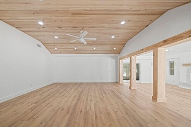 Spacious 4 bedroom, 3 bath ranch-style home with a private pool - photo 18