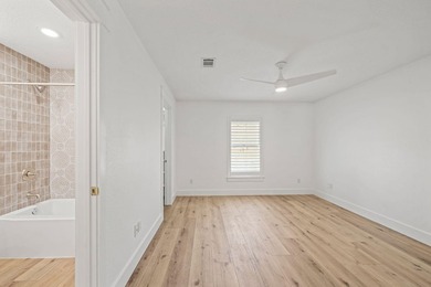 Spacious 4 bedroom, 3 bath ranch-style home with a private pool - photo 25