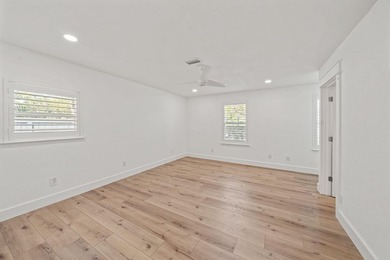 Spacious 4 bedroom, 3 bath ranch-style home with a private pool - photo 37