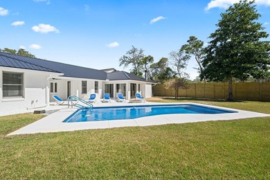 Spacious 4 bedroom, 3 bath ranch-style home with a private pool - photo 42