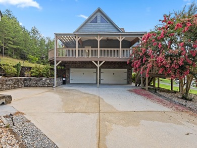 Beautiful Three Bedroom three and a half bath Lakeview and Lake - photo 12