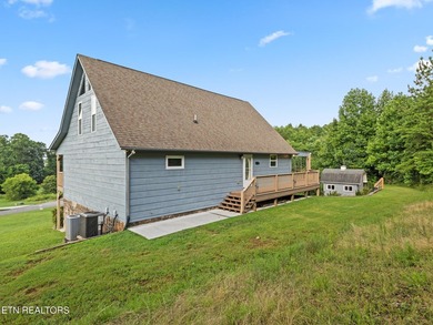 Beautiful Three Bedroom three and a half bath Lakeview and Lake - photo 14