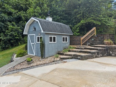 Beautiful Three Bedroom three and a half bath Lakeview and Lake - photo 15