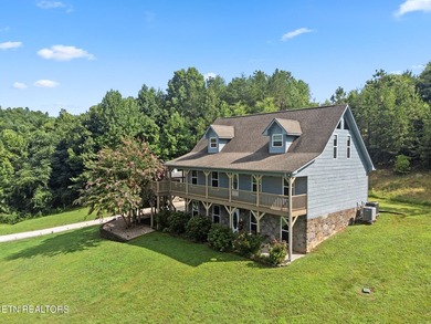 Beautiful Three Bedroom three and a half bath Lakeview and Lake - photo 16