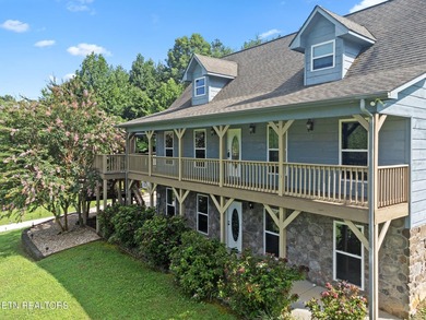 Beautiful Three Bedroom three and a half bath Lakeview and Lake - photo 17