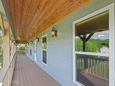 Beautiful Three Bedroom three and a half bath Lakeview and Lake - photo 18