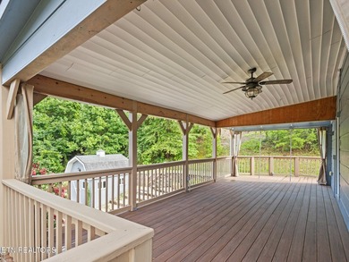 Beautiful Three Bedroom three and a half bath Lakeview and Lake - photo 19