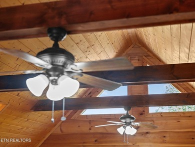 Beautiful Three Bedroom three and a half bath Lakeview and Lake - photo 27